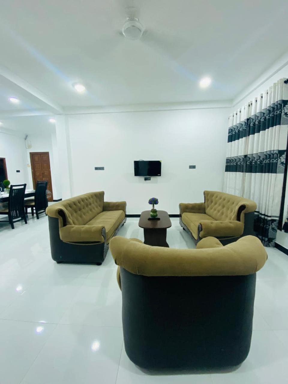 Lalitha Holiday Inn Jaffna Exterior photo